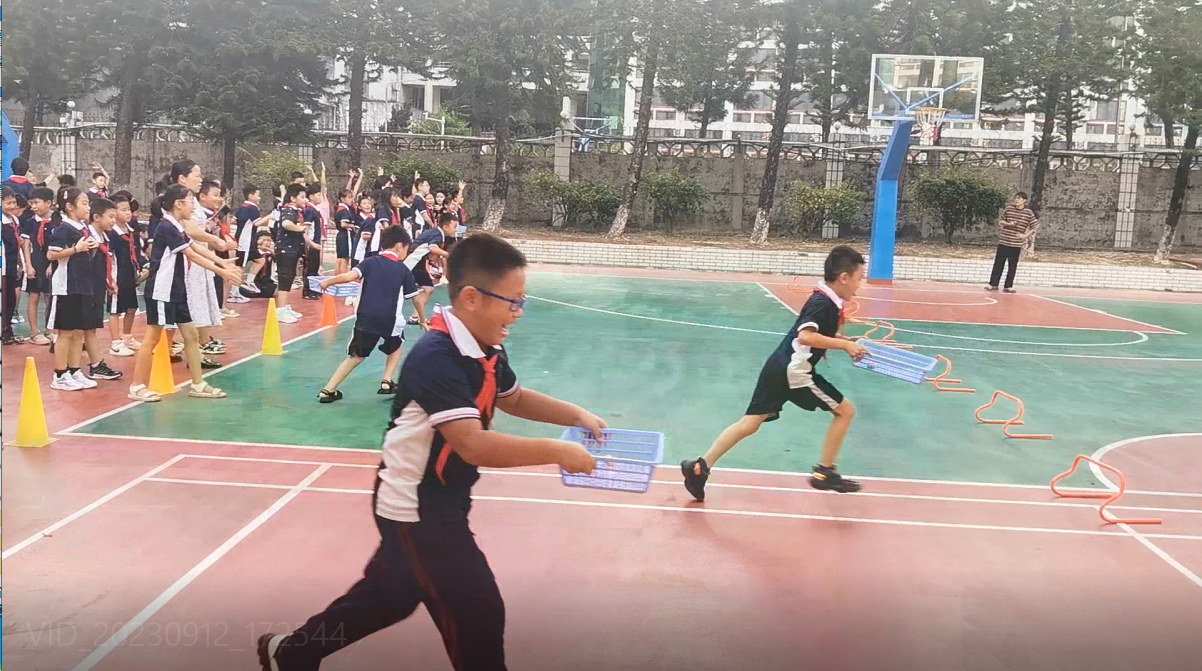 小学部开展“趣味体育”比赛活动
